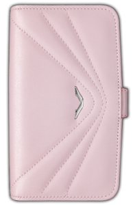 Горизонтальный футляр из розовой телячьей кожи с декоративной строчкой и логотипом «V» из нержавеющей стали