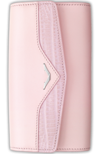 Горизонтальный футляр из розовой телячьей кожи с тиснением под кожу ящерицы и логотипом «V» из нержавеющей стали
